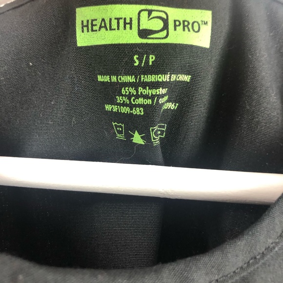 ❤️ 3/$30 HealthPro black scrub top NWOT - Picture 3 of 5